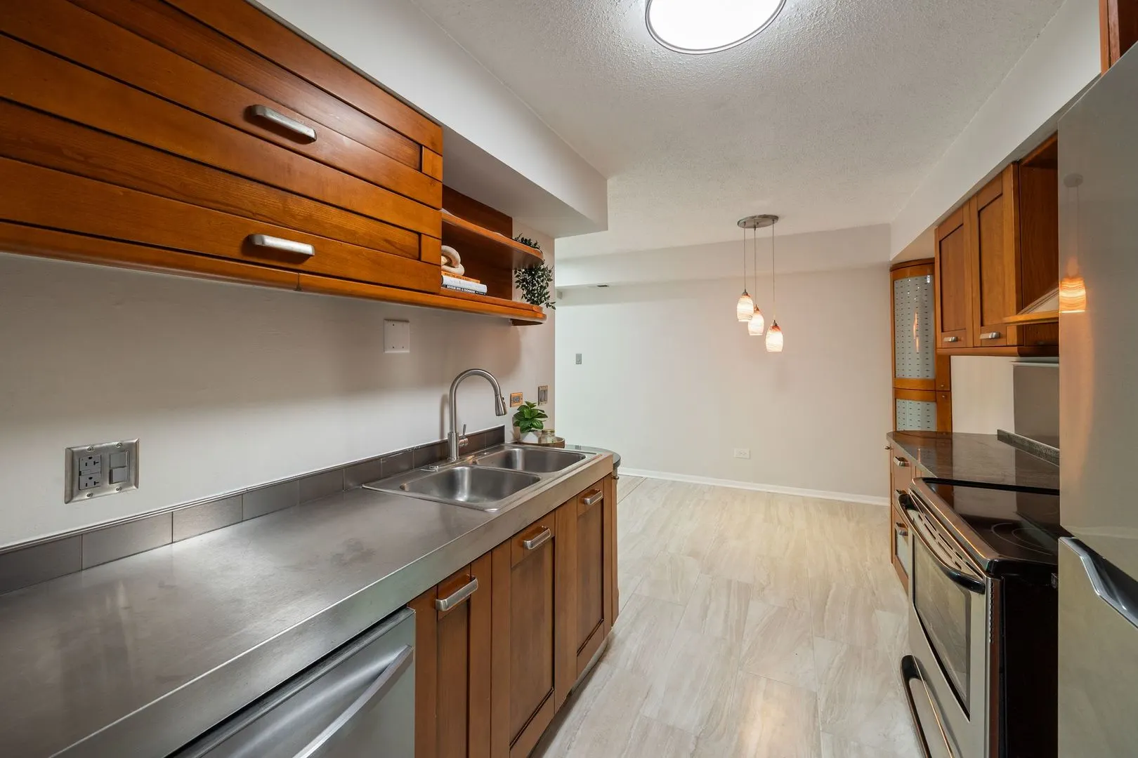 900 Casey Court 27-06 IL