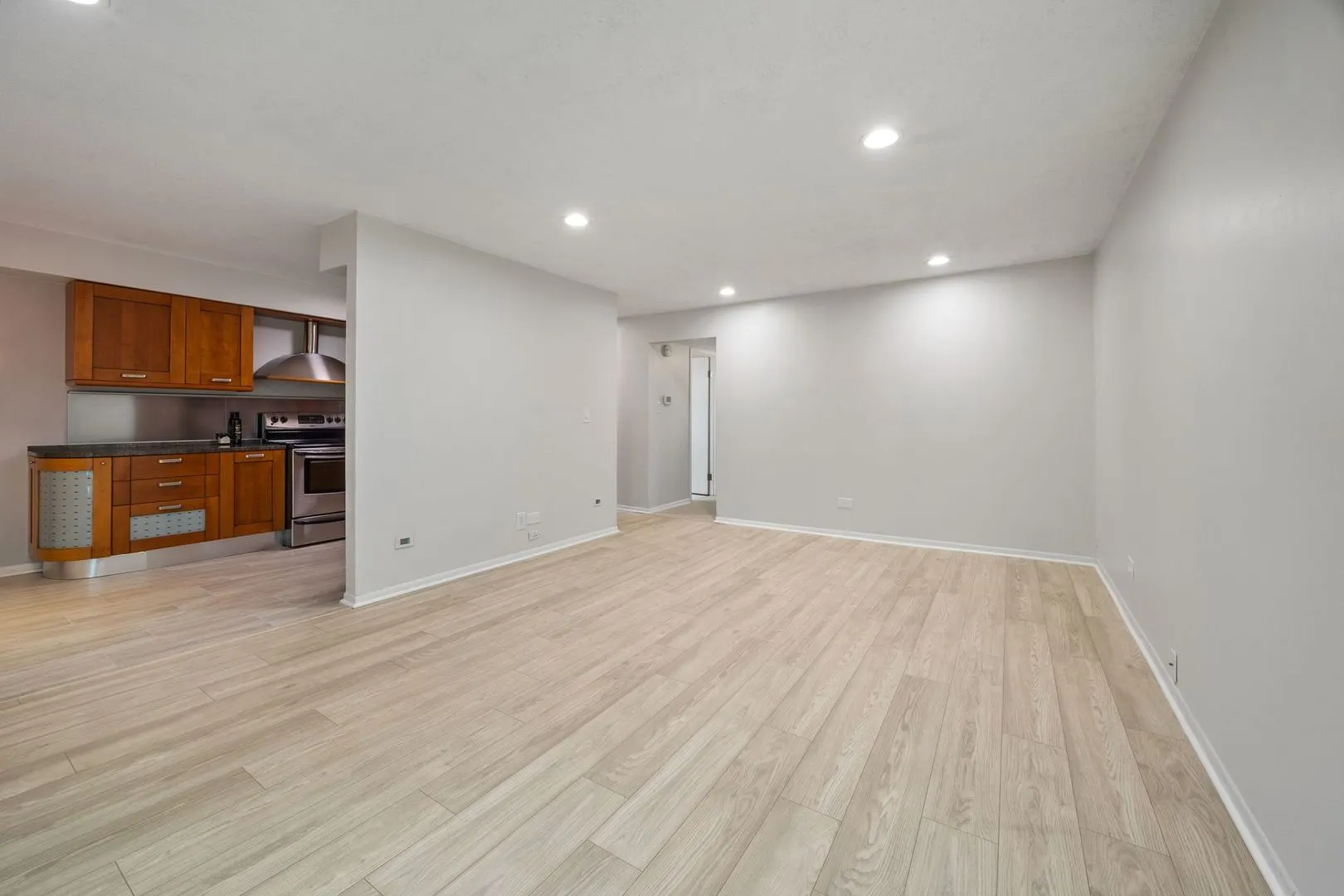 900 Casey Court 27-06 IL