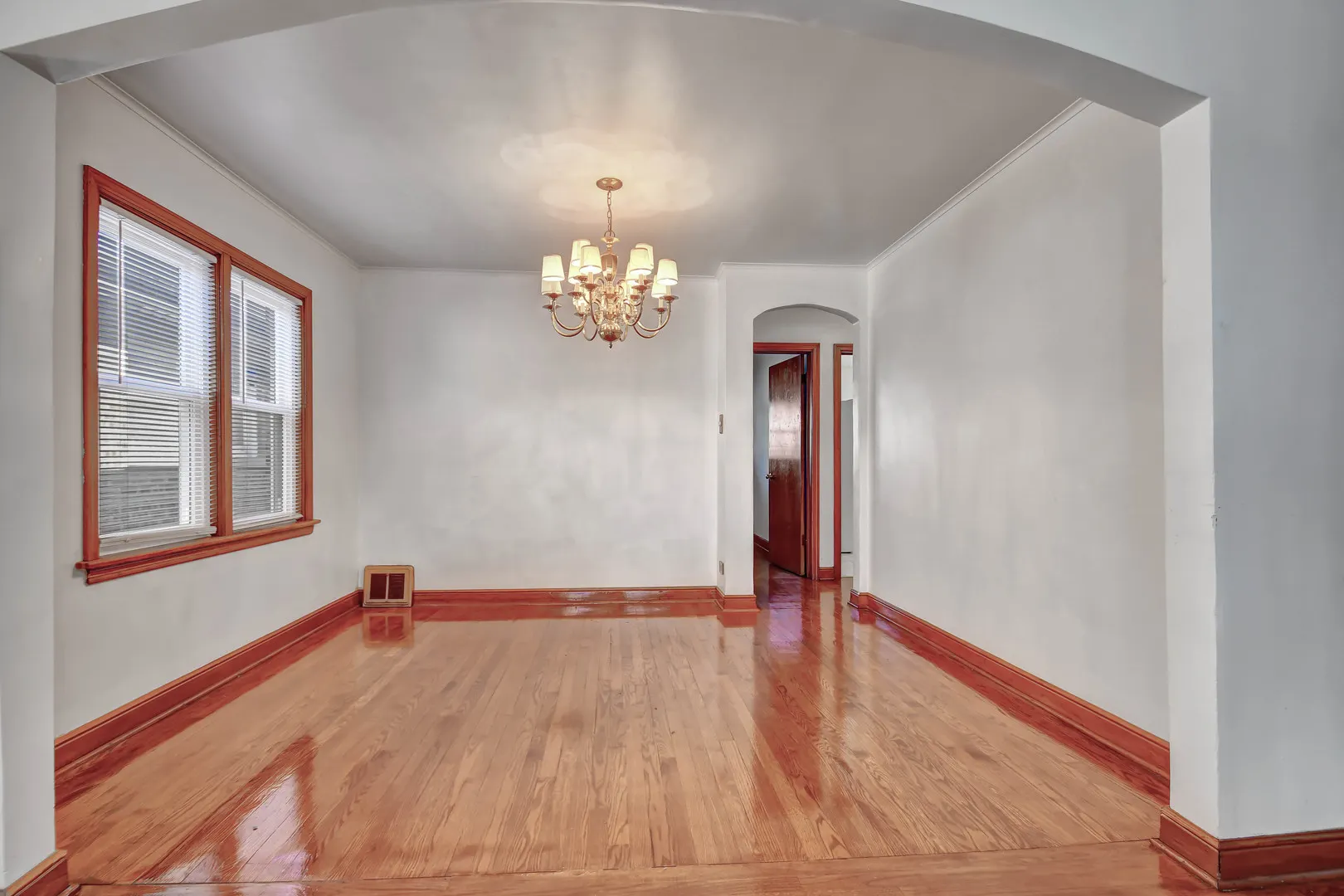 9041 S East End Avenue IL
