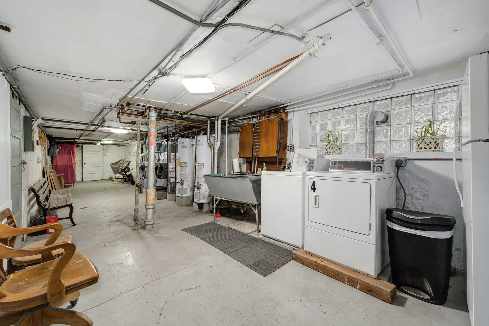 2337 W Thomas Street IL