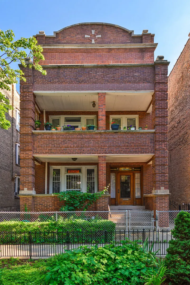 2337 W Thomas Street IL