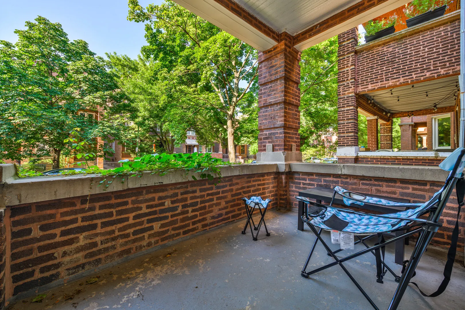 2337 W Thomas Street IL