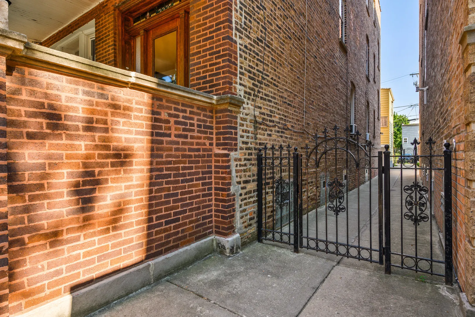 2337 W Thomas Street IL