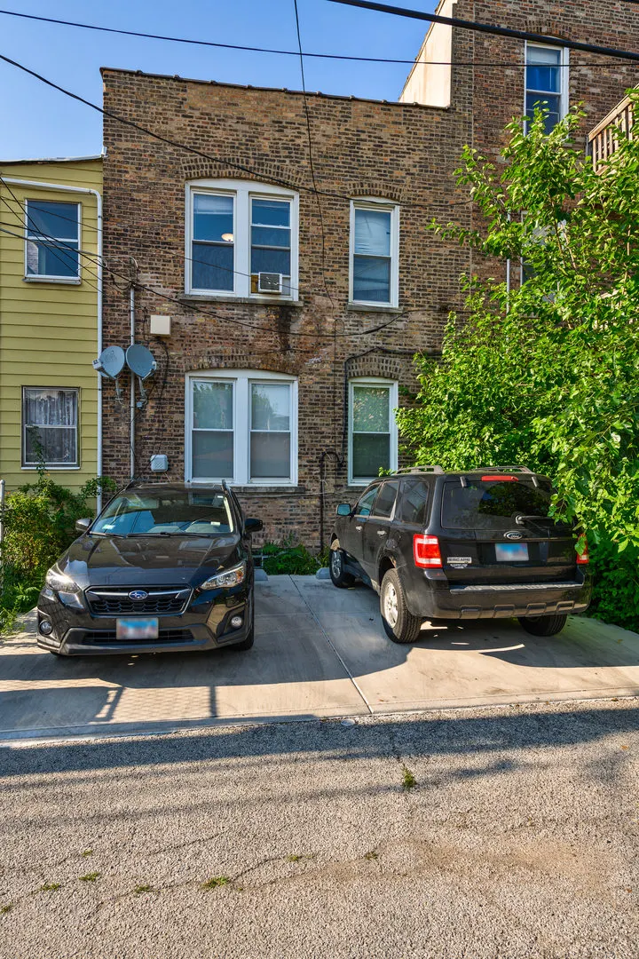 2337 W Thomas Street IL