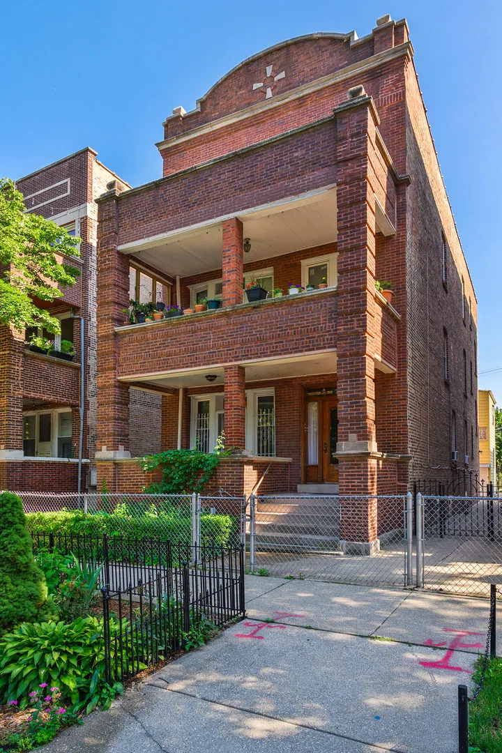 2337 W Thomas Street IL