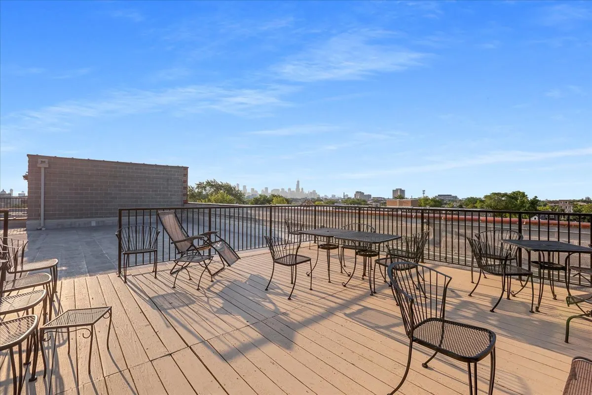 1740 N Maplewood Avenue 311a IL
