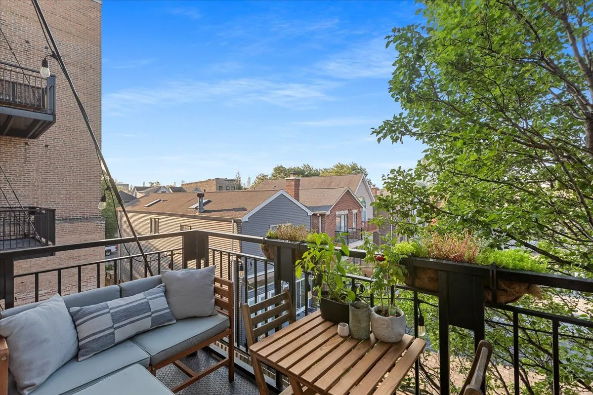 1740 N Maplewood Avenue 311a IL