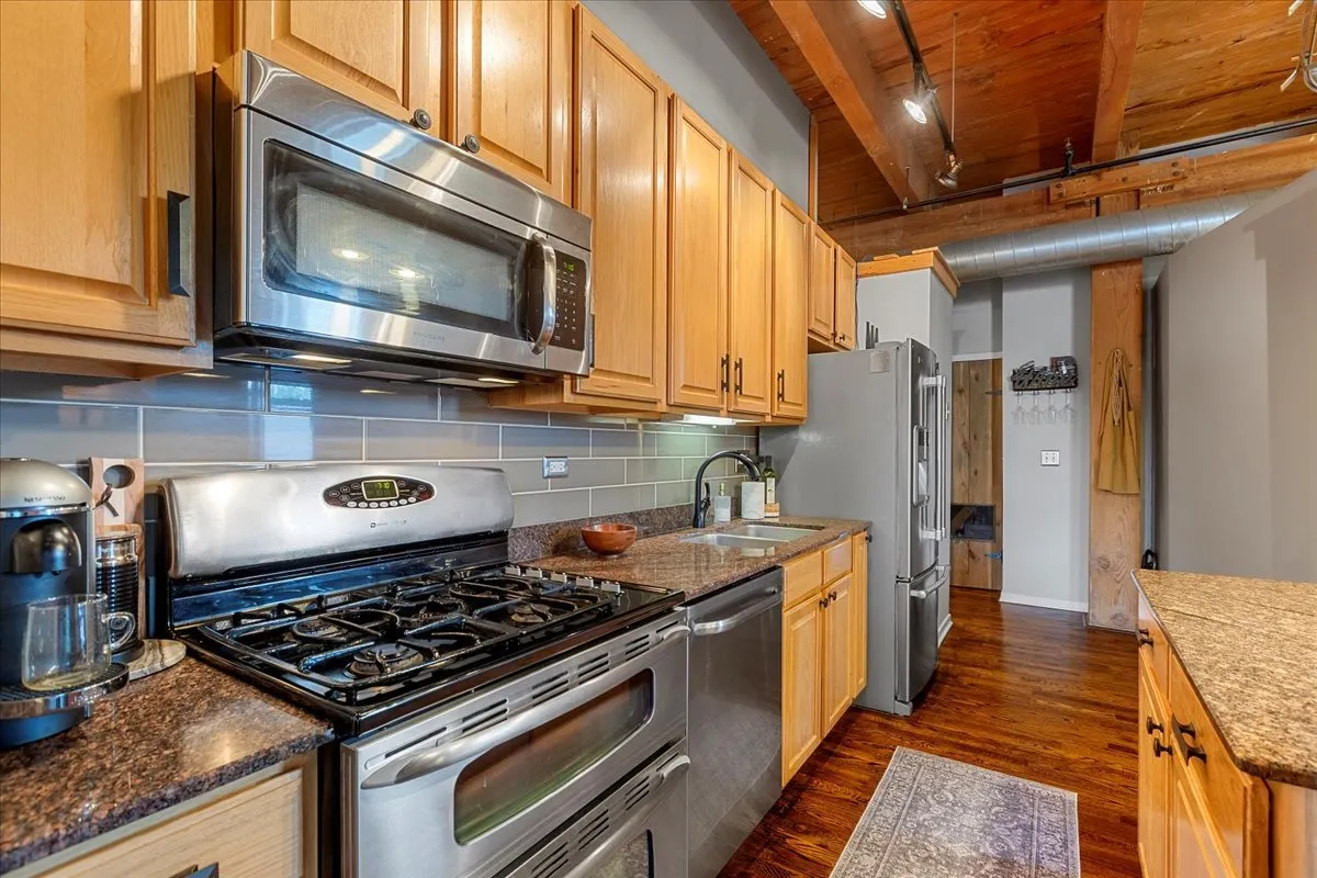 1740 N Maplewood Avenue 311a IL