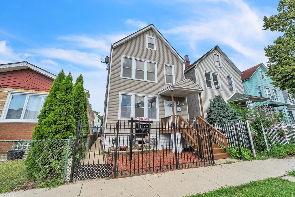 1330 S 49th Avenue IL