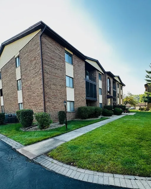 13422 W Circle Drive 401 IL