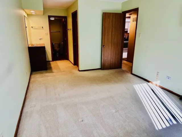 13422 W Circle Drive 401 IL