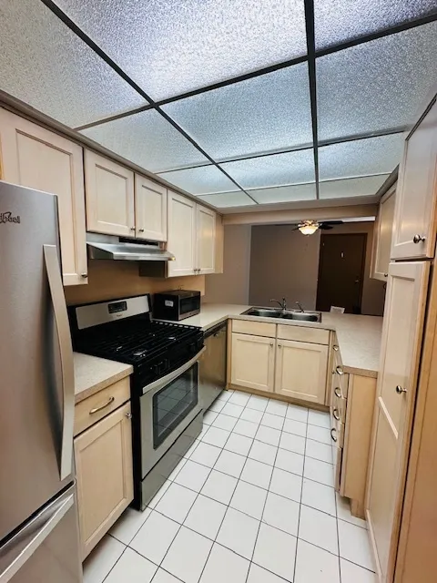 13422 W Circle Drive 401 IL