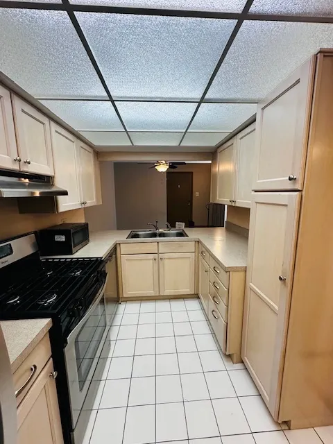 13422 W Circle Drive 401 IL