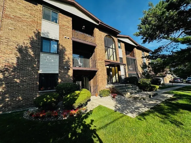 13422 W Circle Drive 401 IL