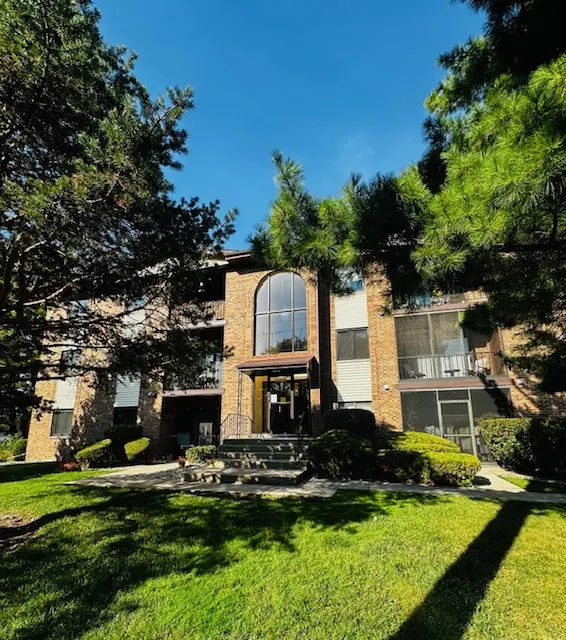 13422 W Circle Drive 401 IL