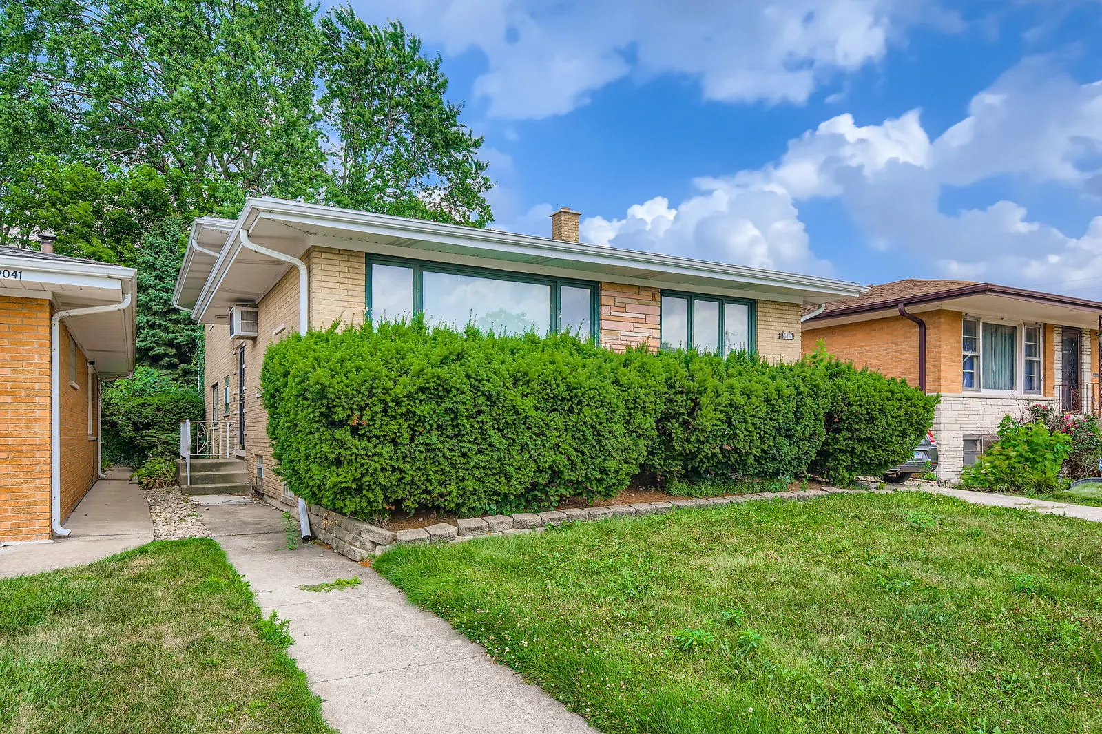 9045 S Sacramento Avenue IL