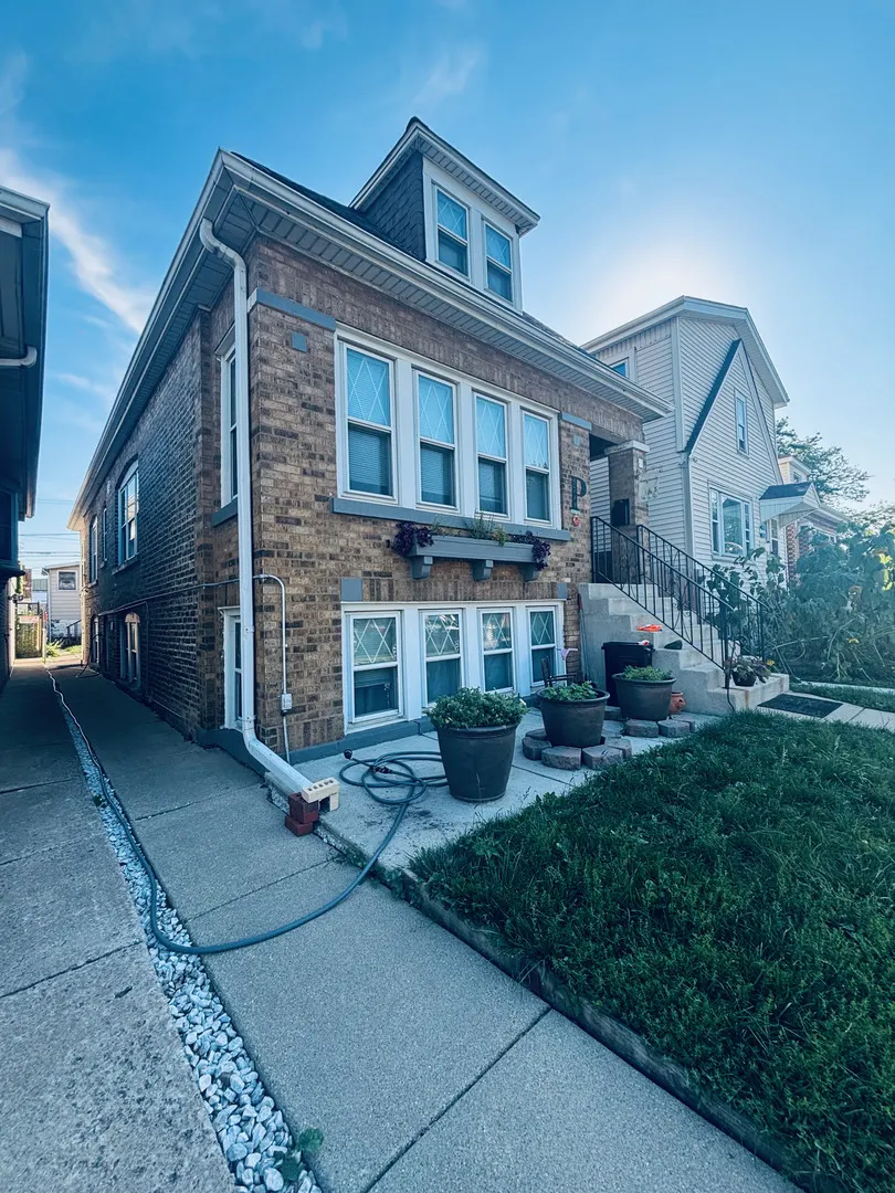 5749 W 64th Place IL