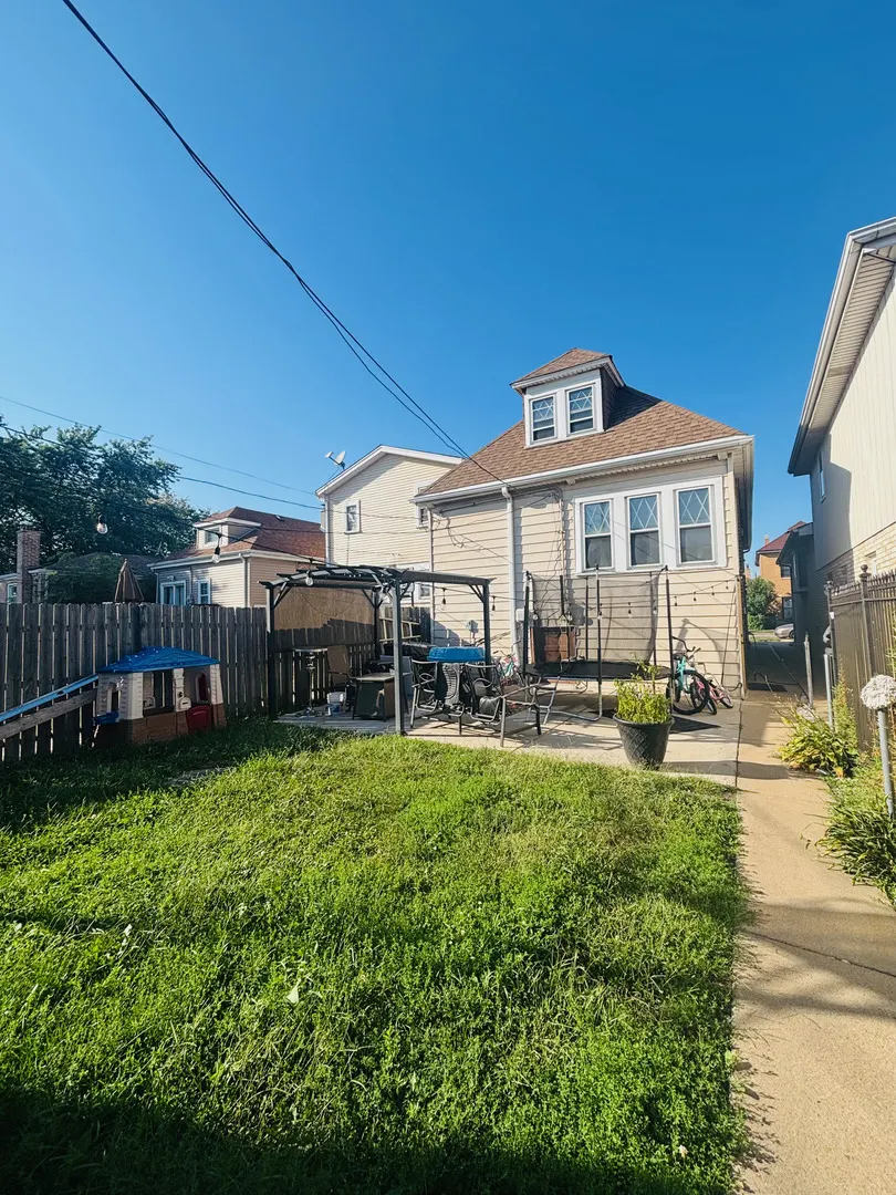 5749 W 64th Place IL