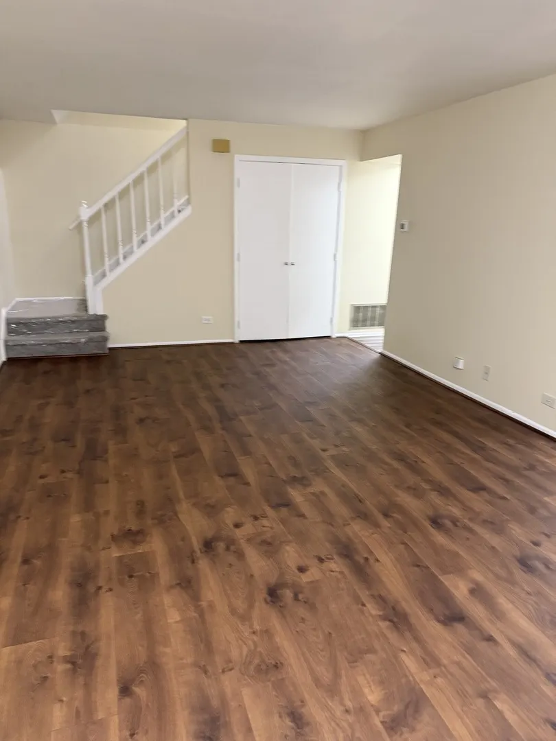 385 Pierce Court 280 IL
