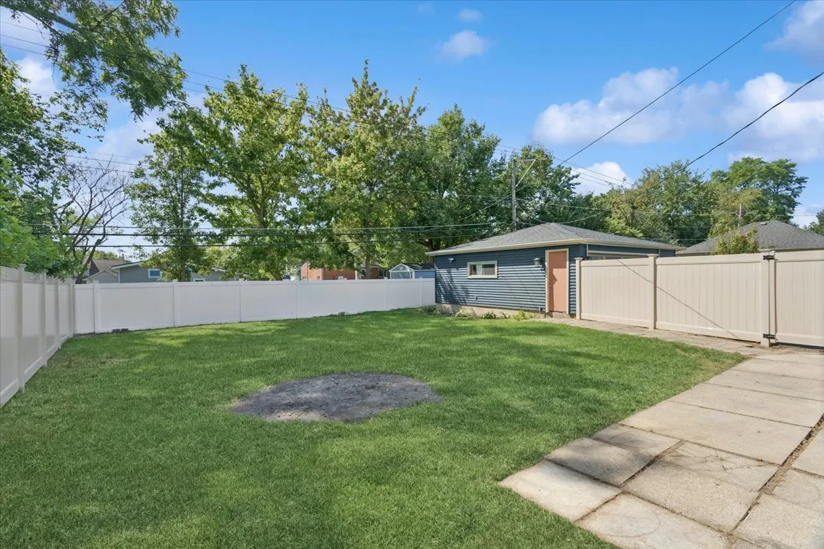 633 Easy Street IL