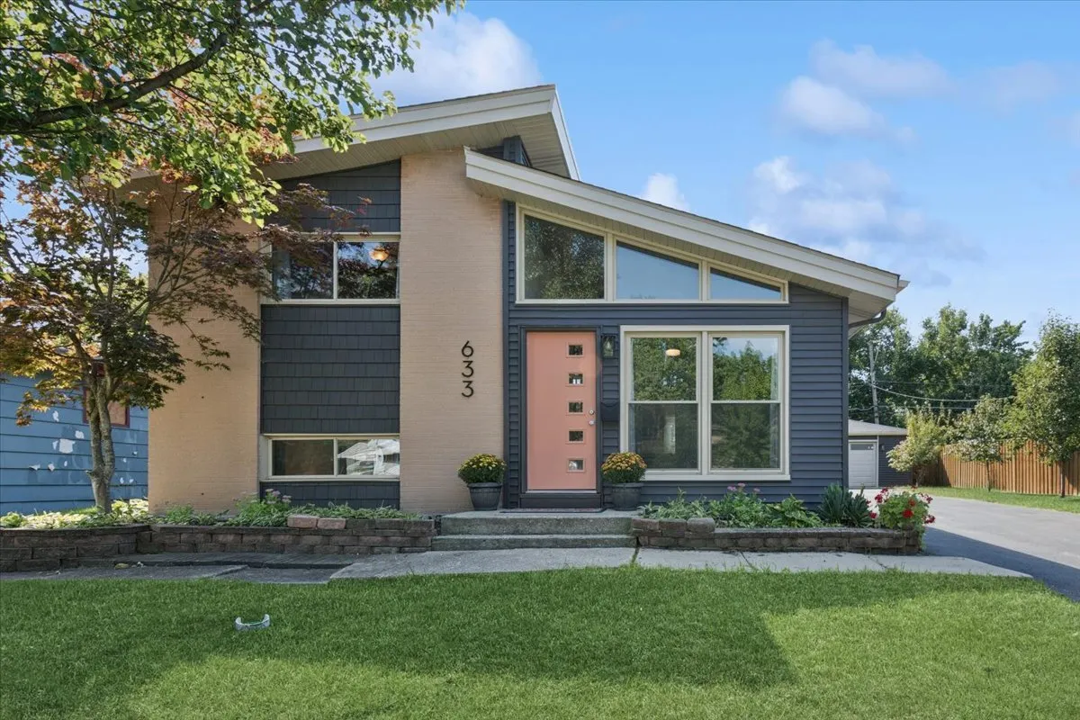 633 Easy Street IL