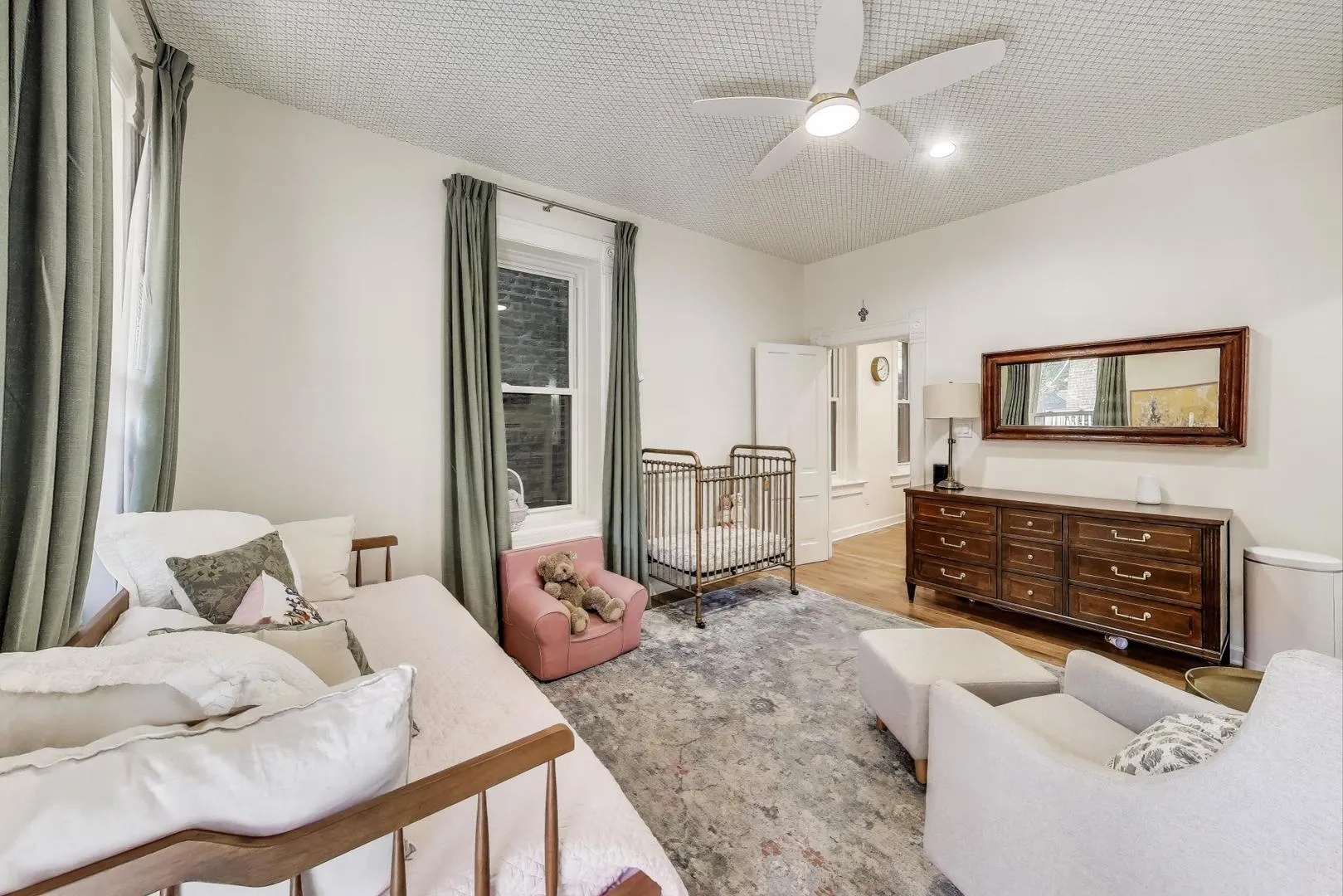 1143 W Armitage Avenue 1 IL
