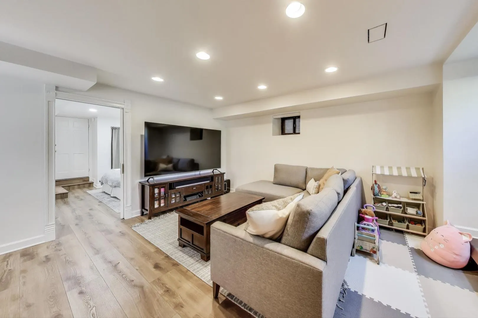 1143 W Armitage Avenue 1 IL