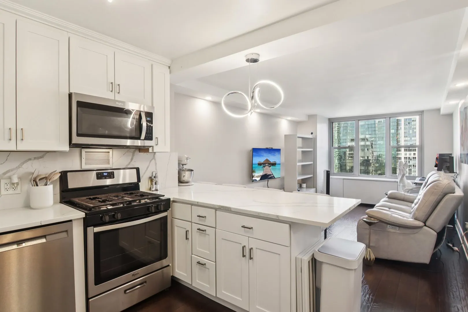 400 E Randolph Street 3714 IL