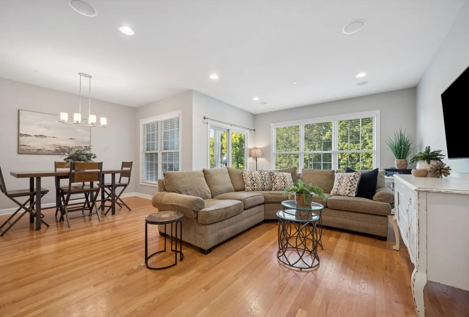 1935 Lynn Circle IL