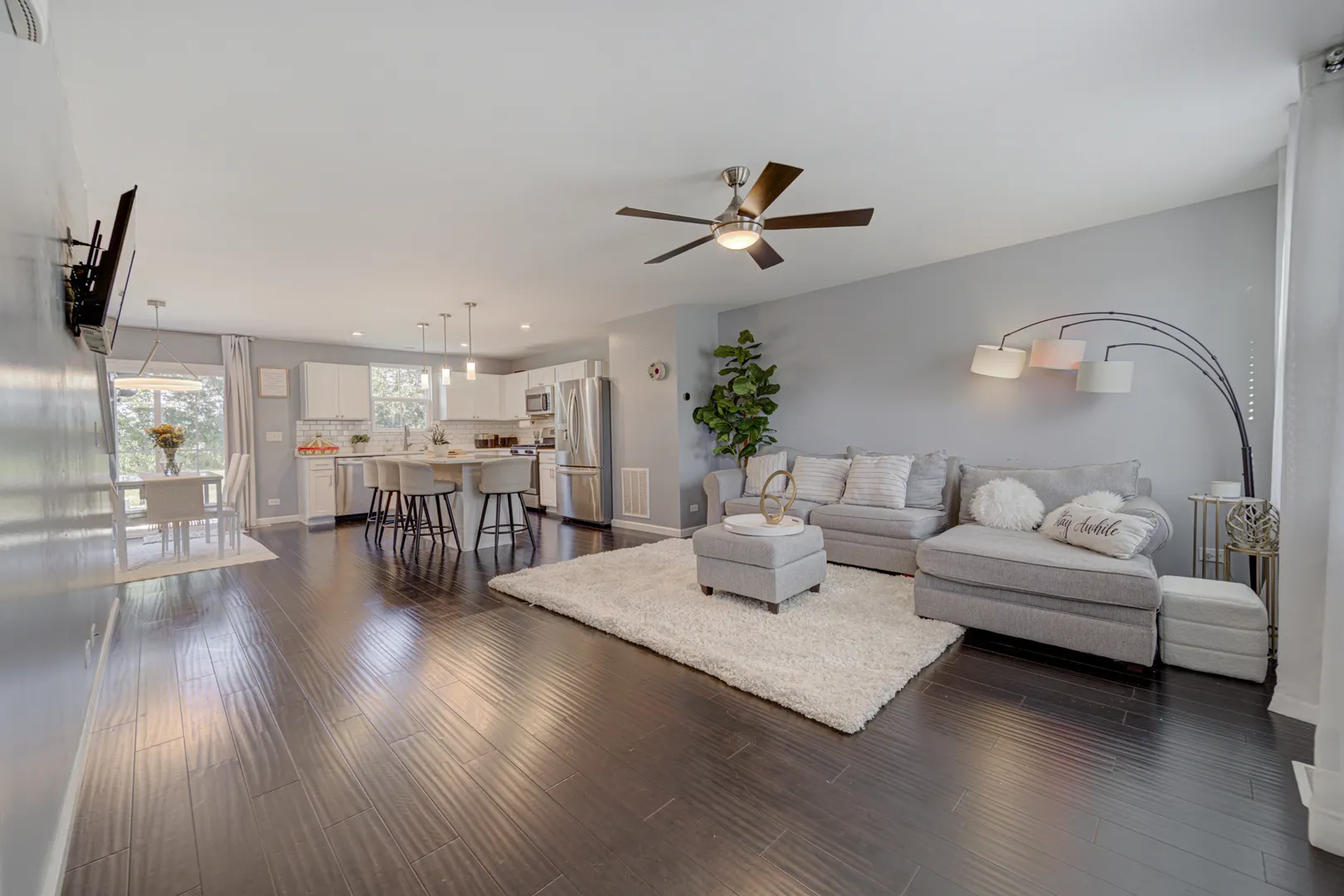 3323 Caledonia Drive IL