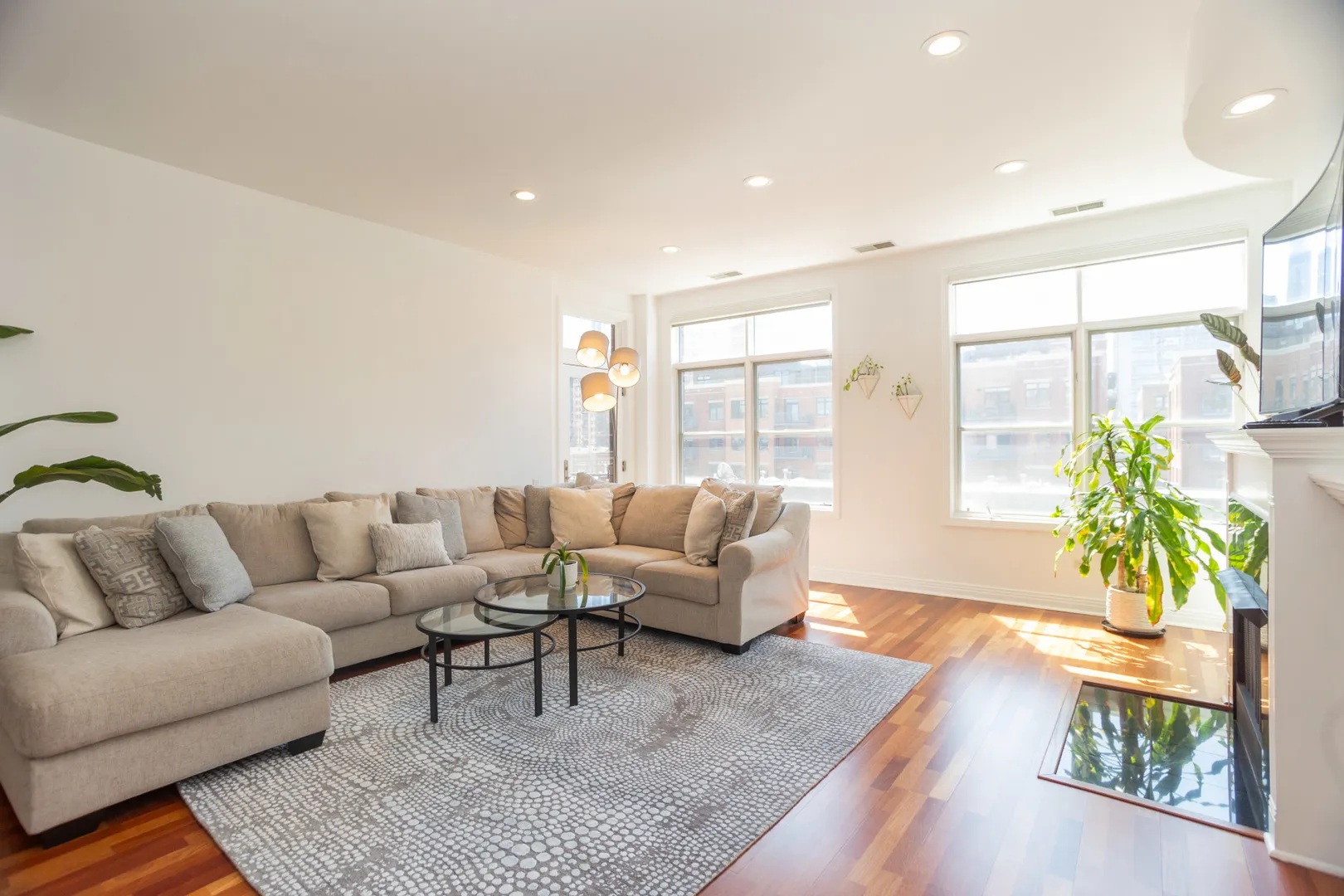 330 N Clinton Street 508 IL
