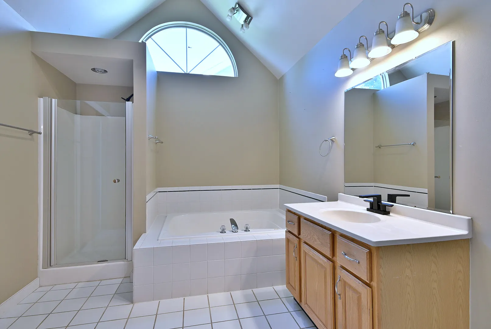 506 E Rennesoy Drive IL