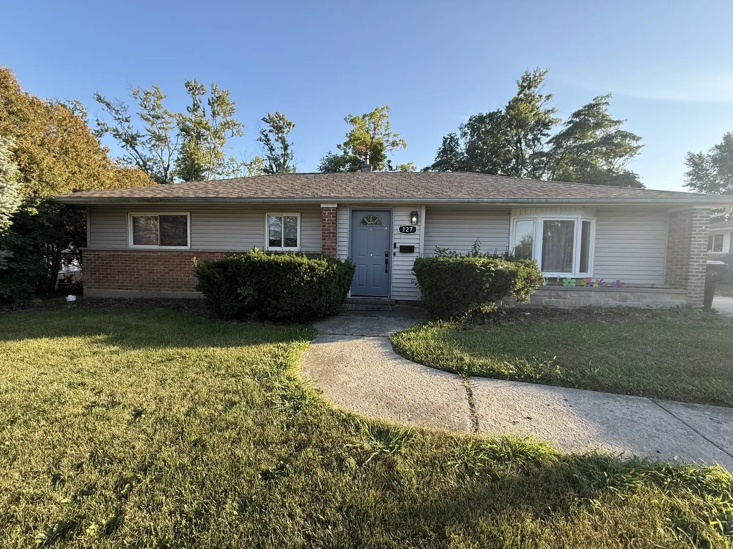 127 Blackhawk Drive IL