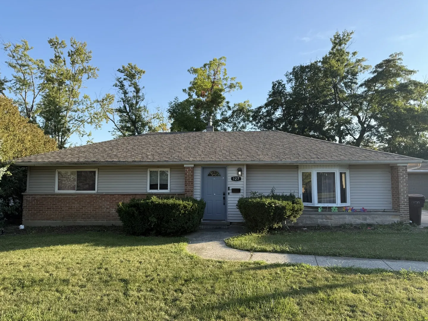 127 Blackhawk Drive IL