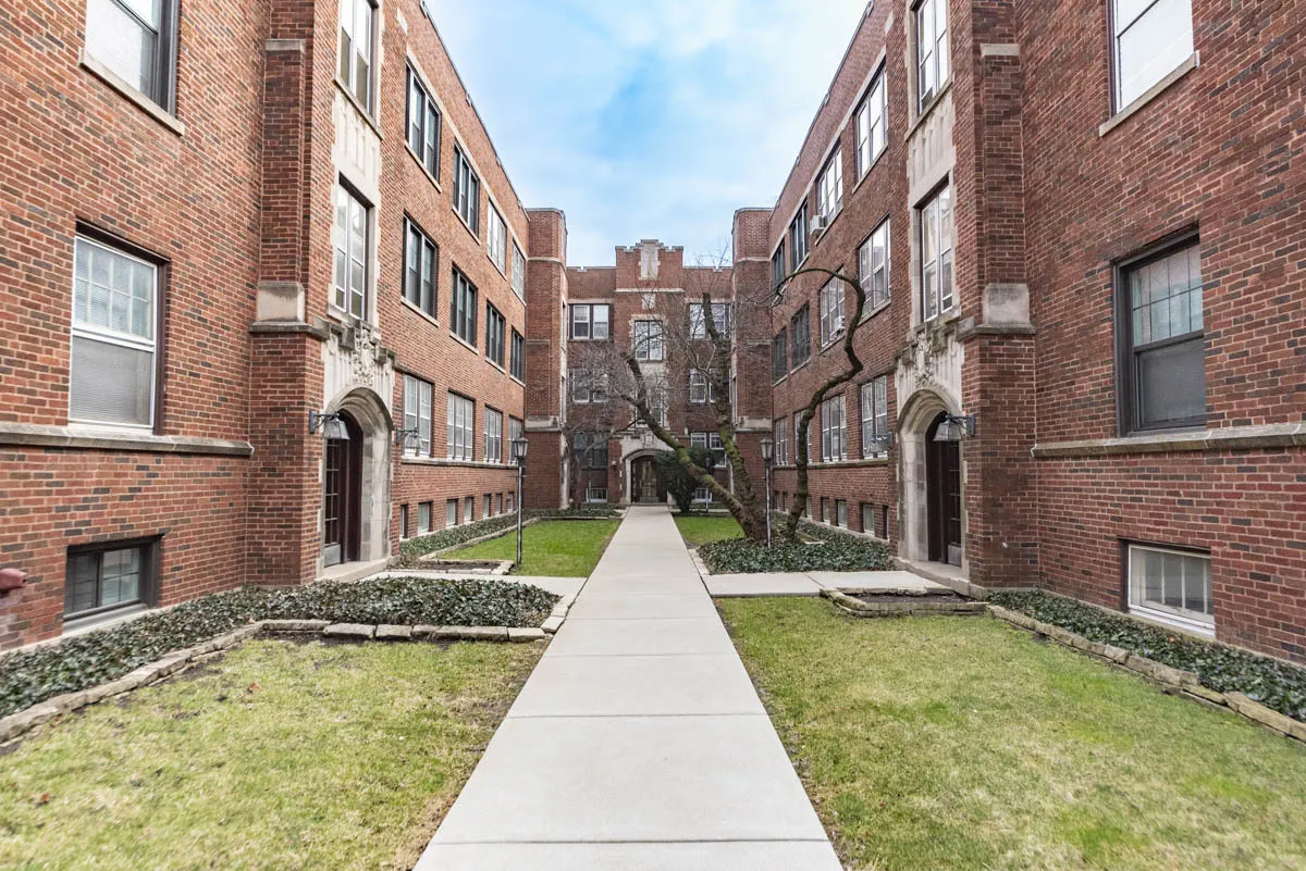 735 Hinman Avenue 1E IL