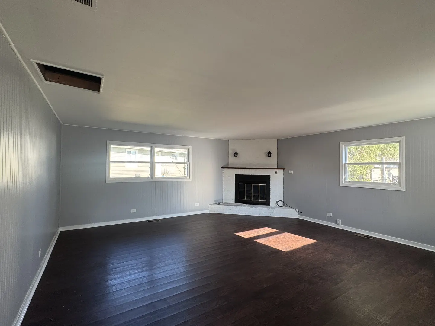 105 S Floyd Lane IL