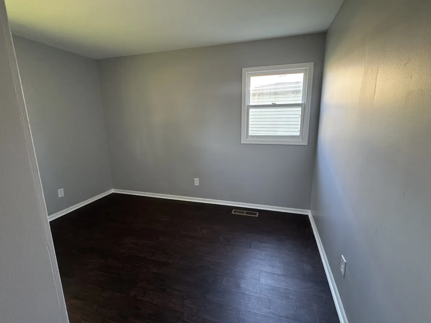 105 S Floyd Lane IL