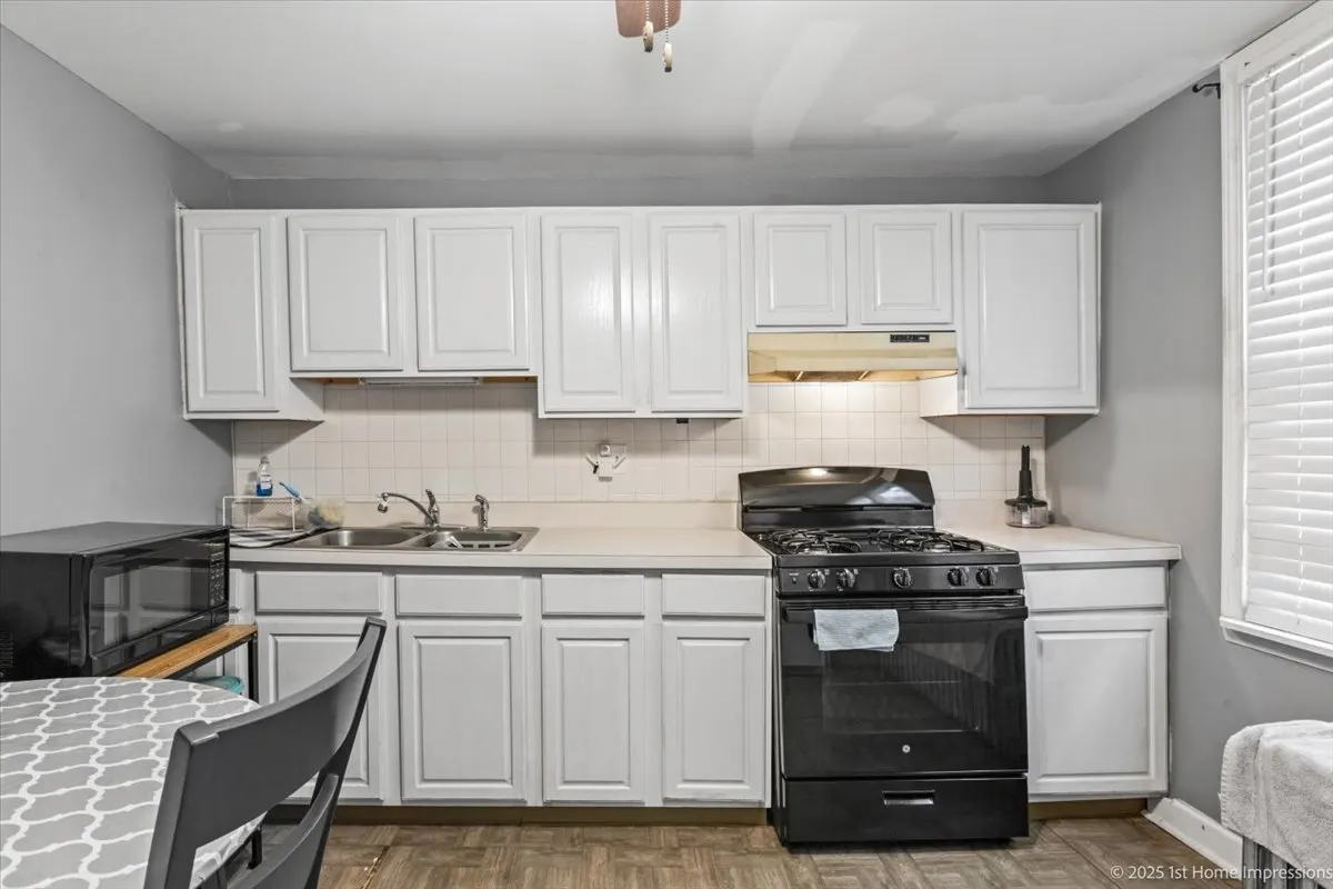 7532 S Saint Lawrence Avenue SE IL
