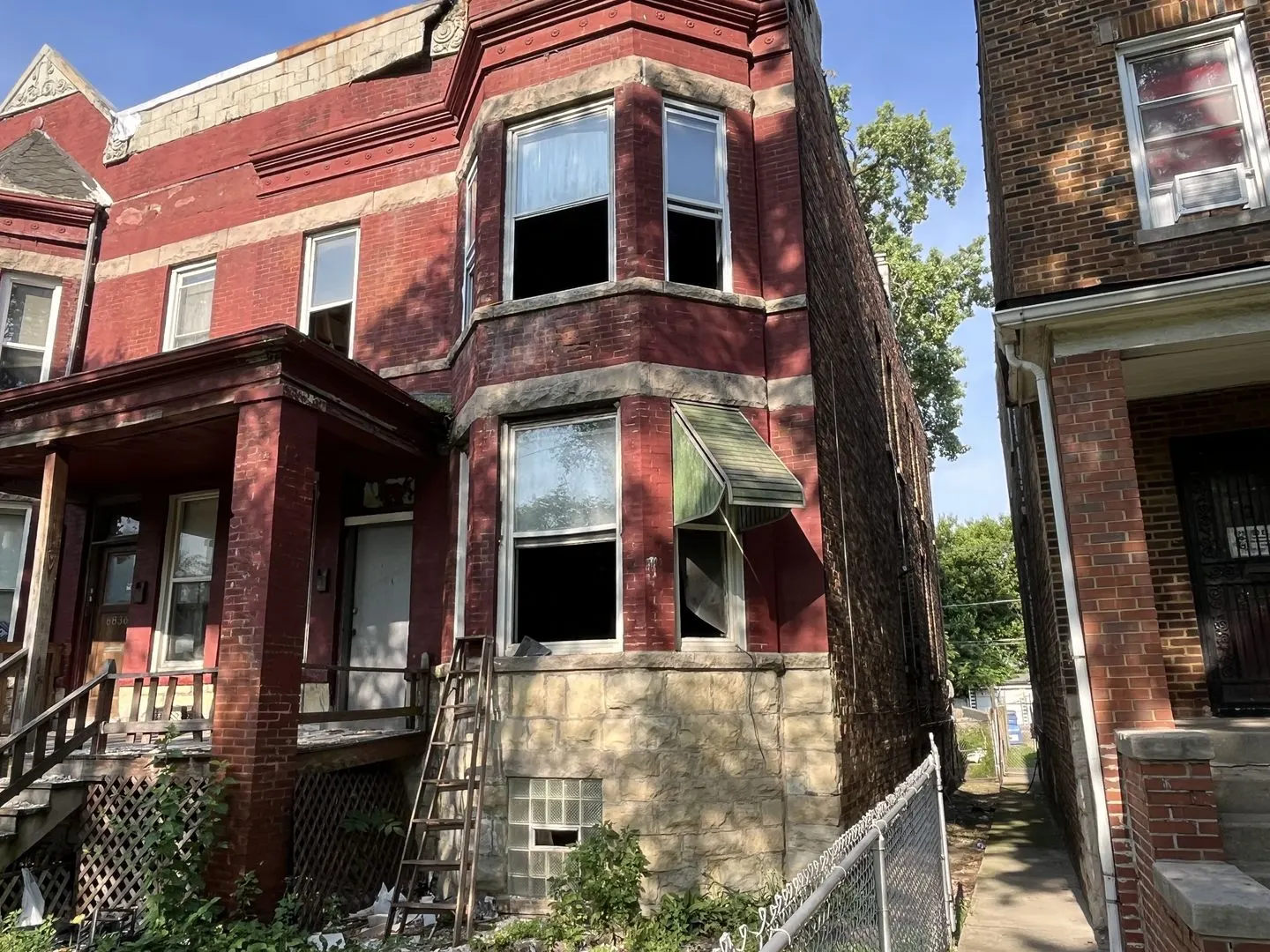 6834 S Lafayette Avenue IL