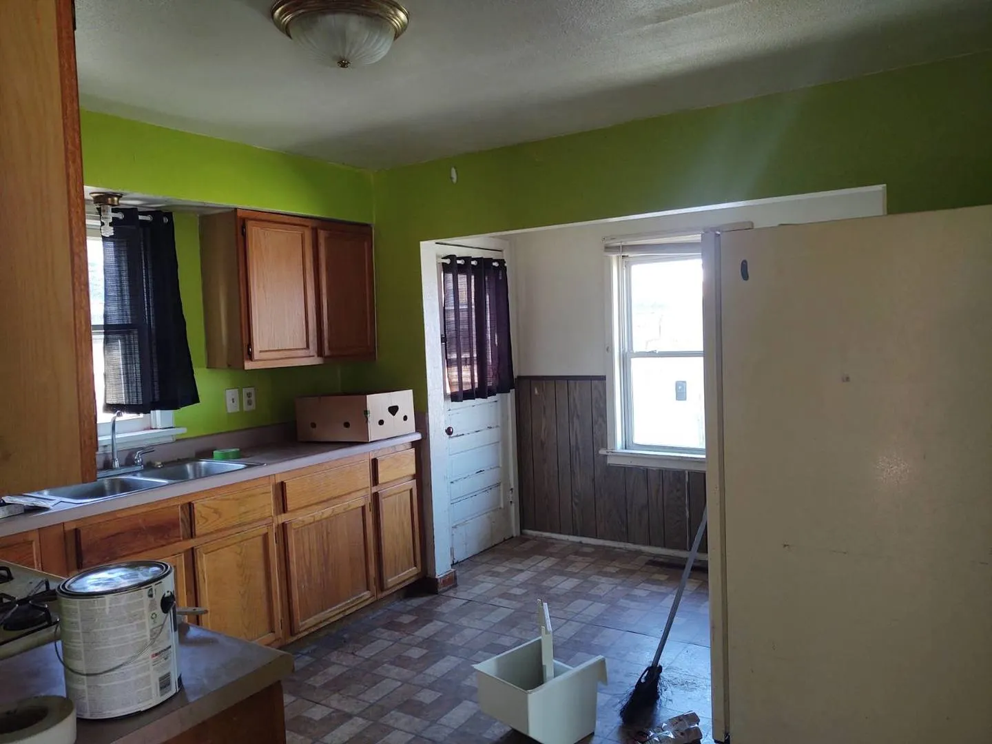 213 N Van Buren Street IL
