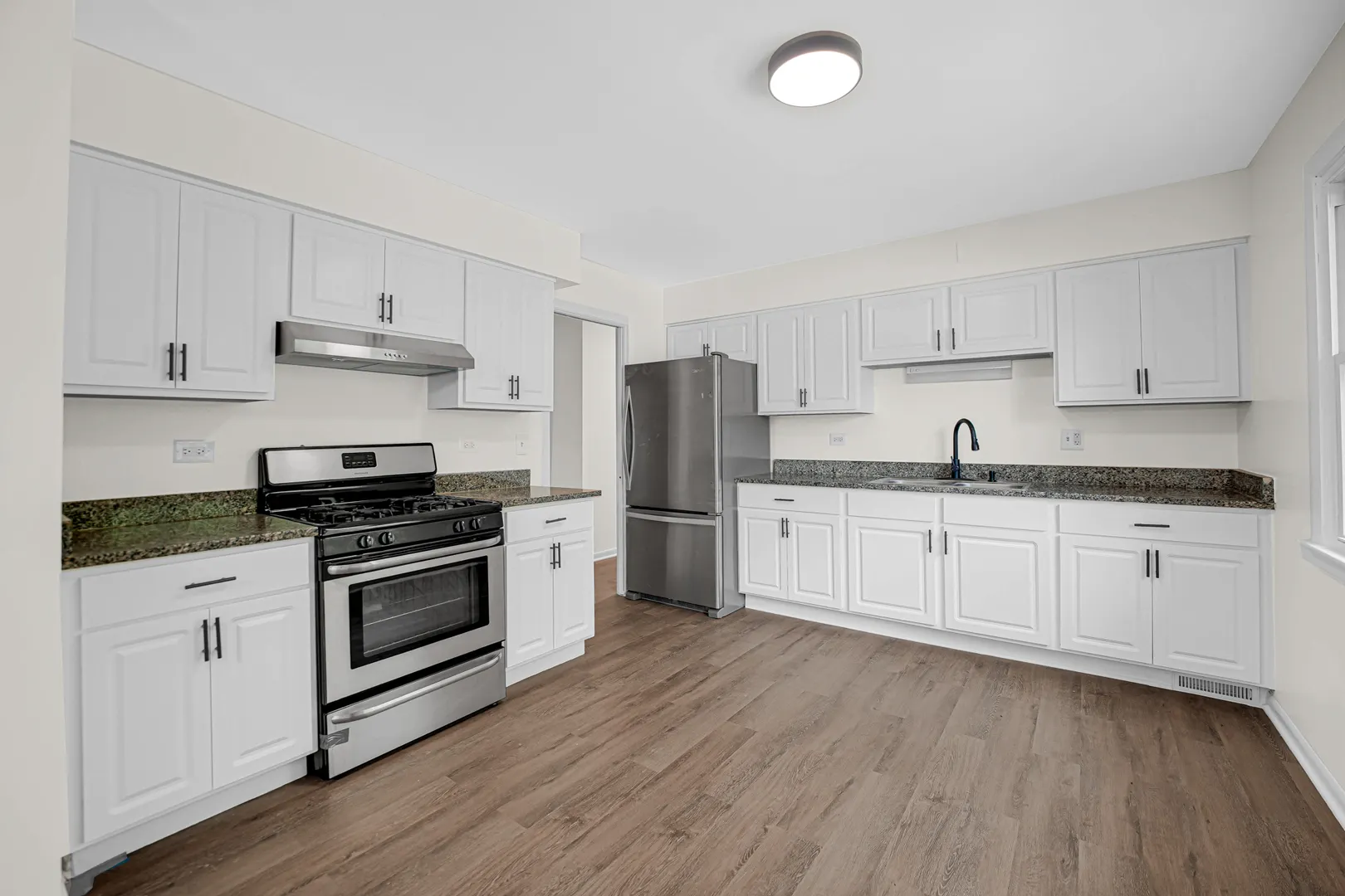 702 W Fitzhenry Court IL