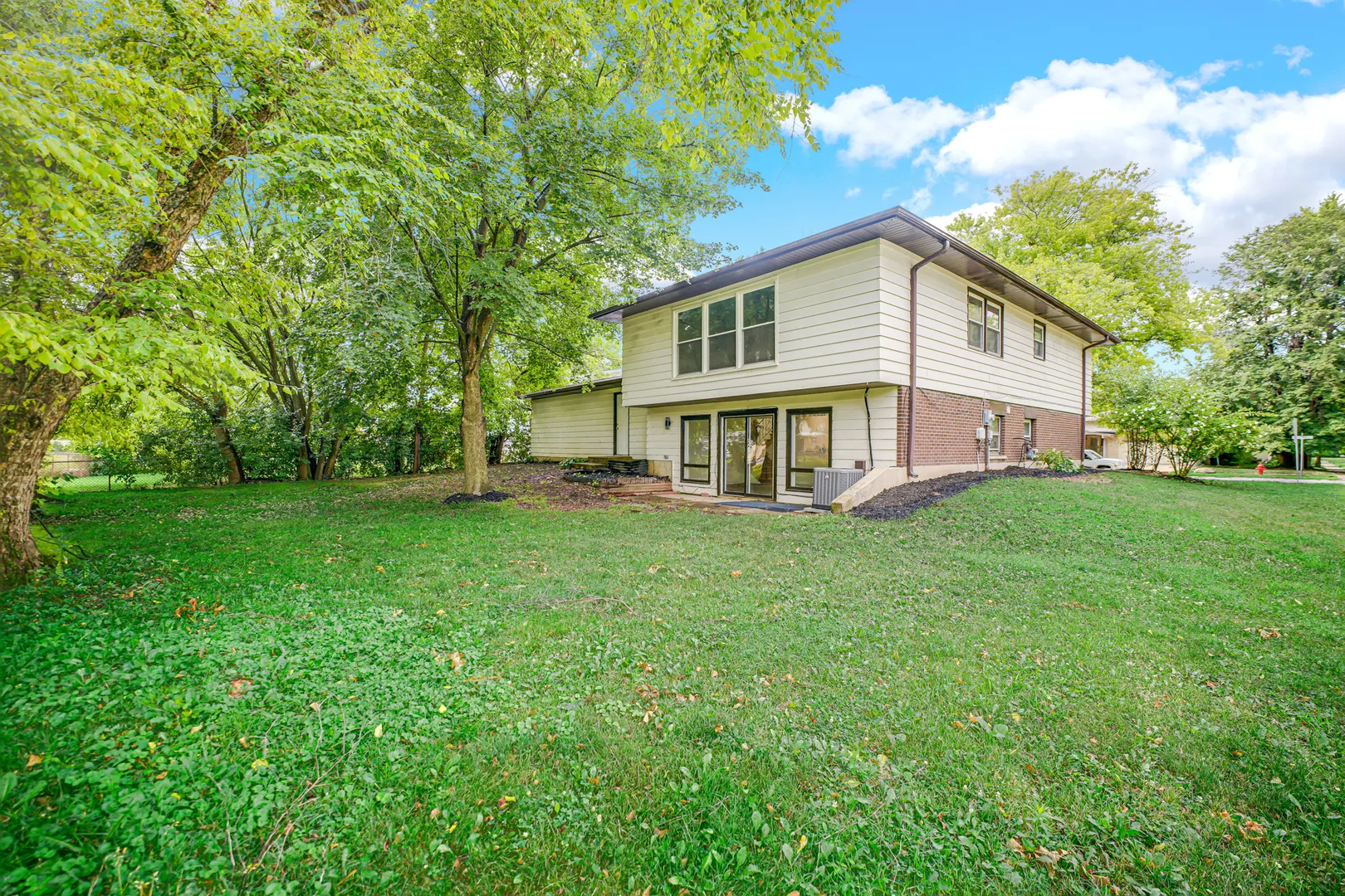 702 W Fitzhenry Court IL