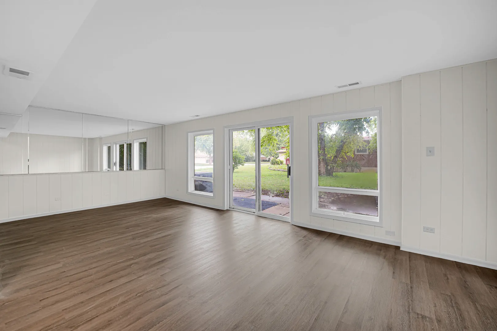 702 W Fitzhenry Court IL
