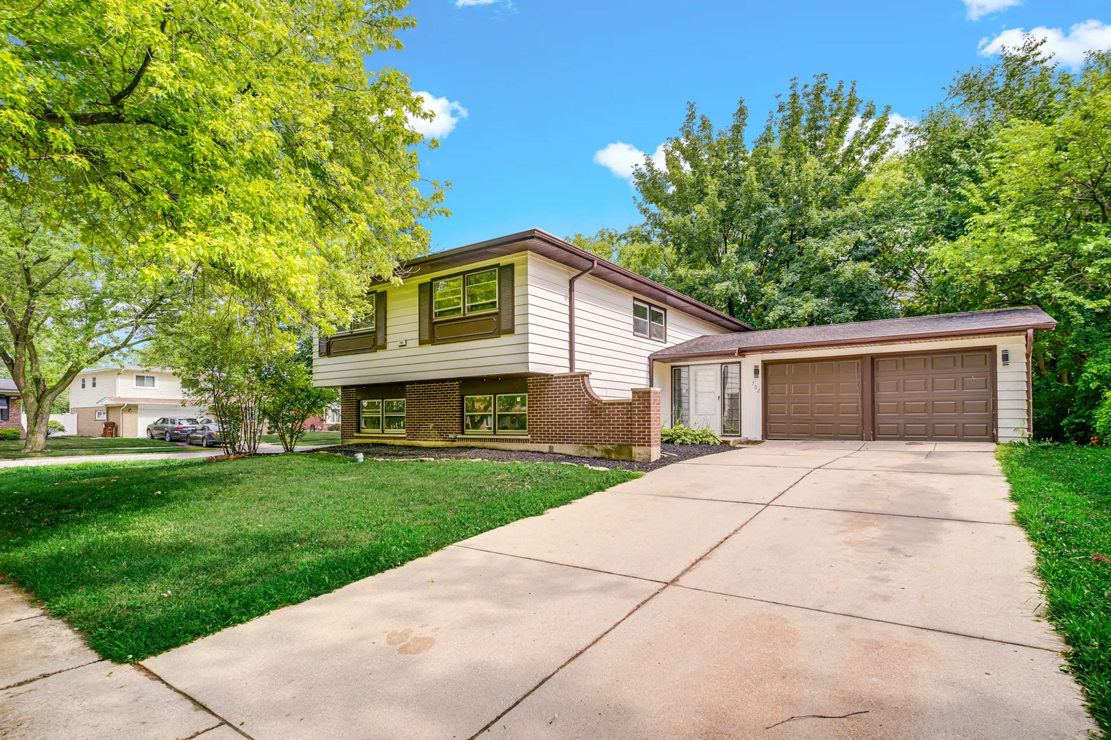 702 W Fitzhenry Court IL