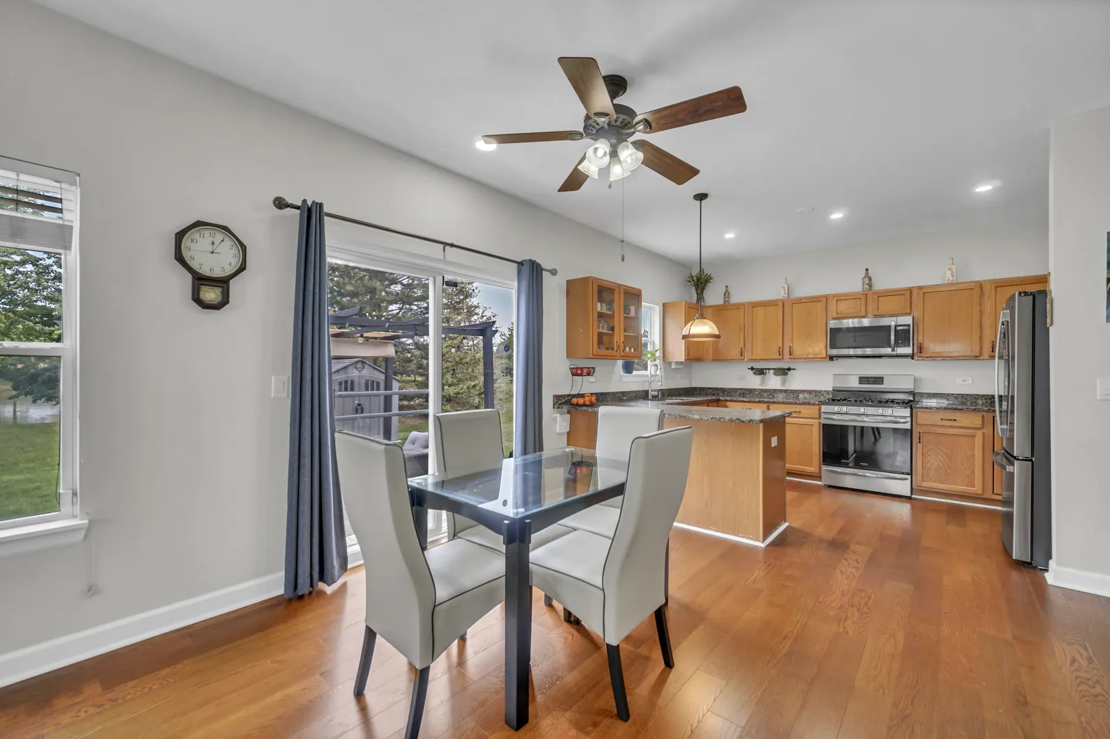 898 Lakestone Lane IL