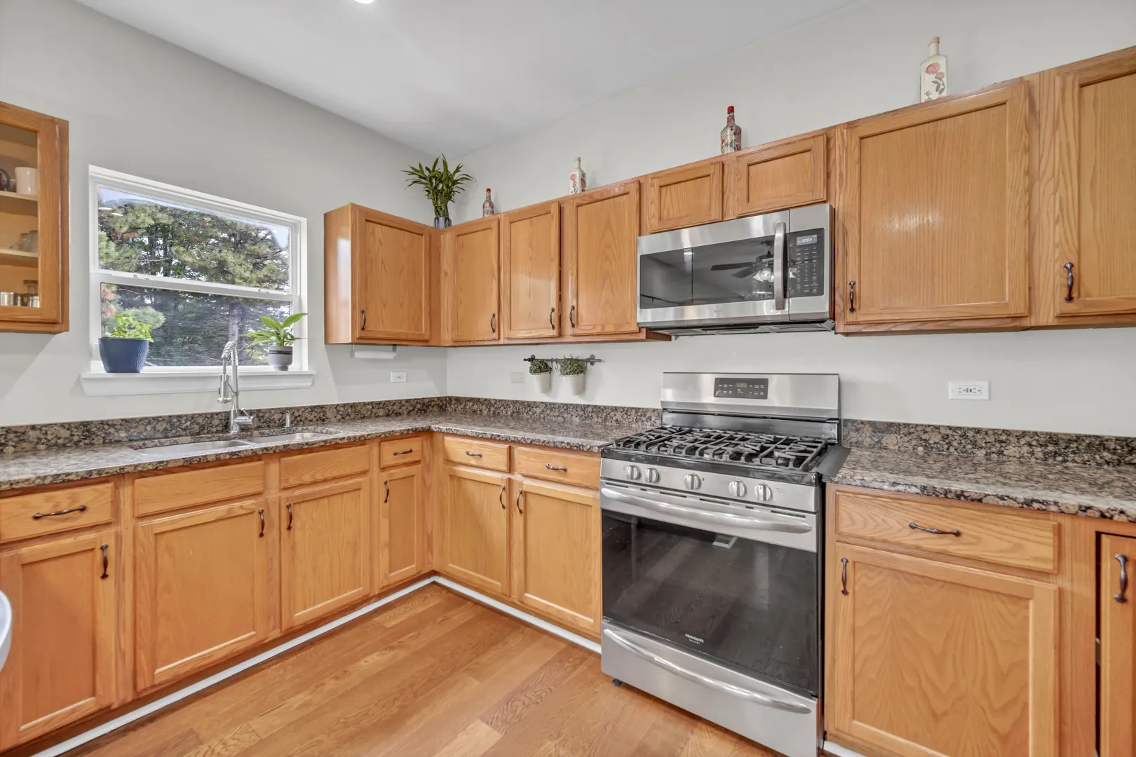 898 Lakestone Lane IL