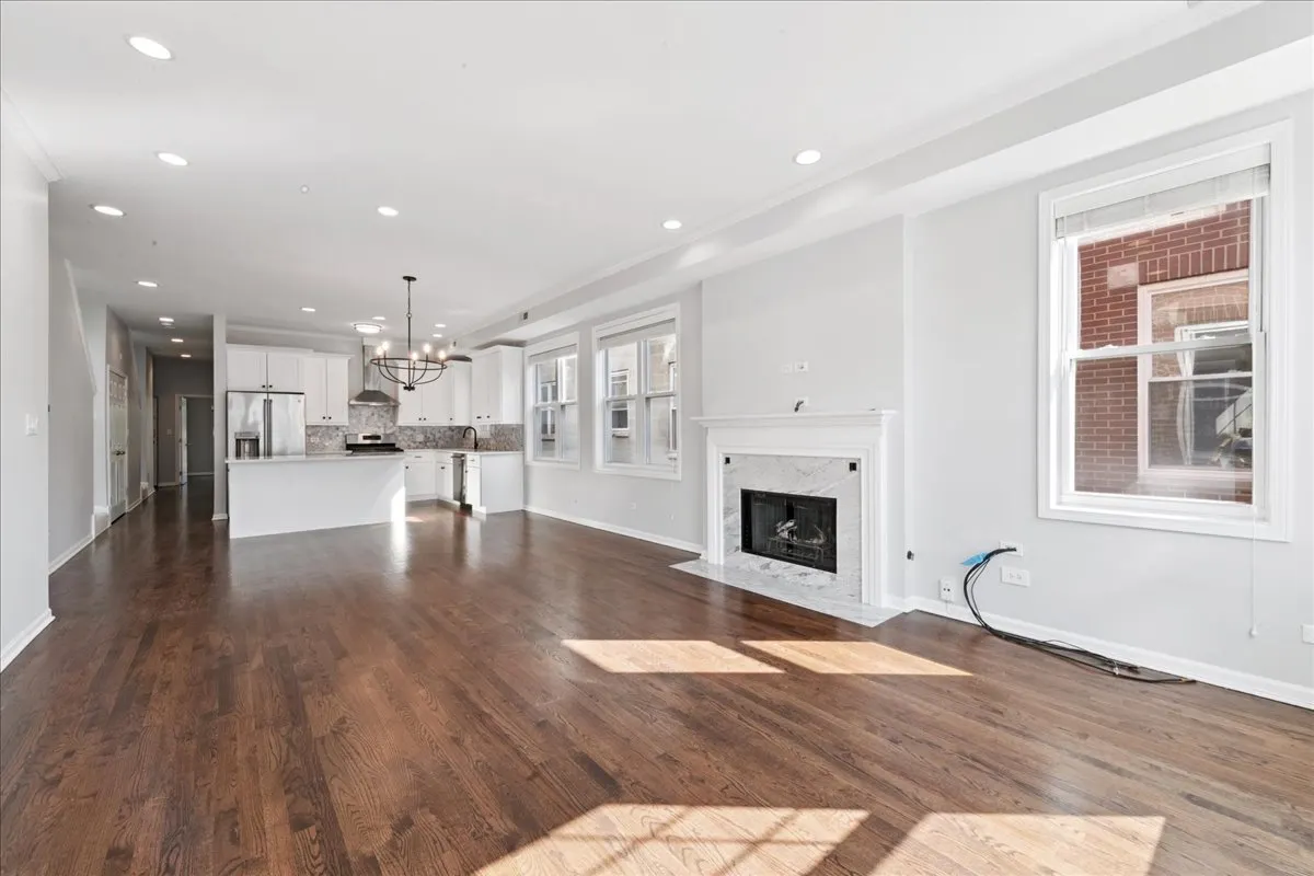 1326 W Belmont Avenue 3E IL