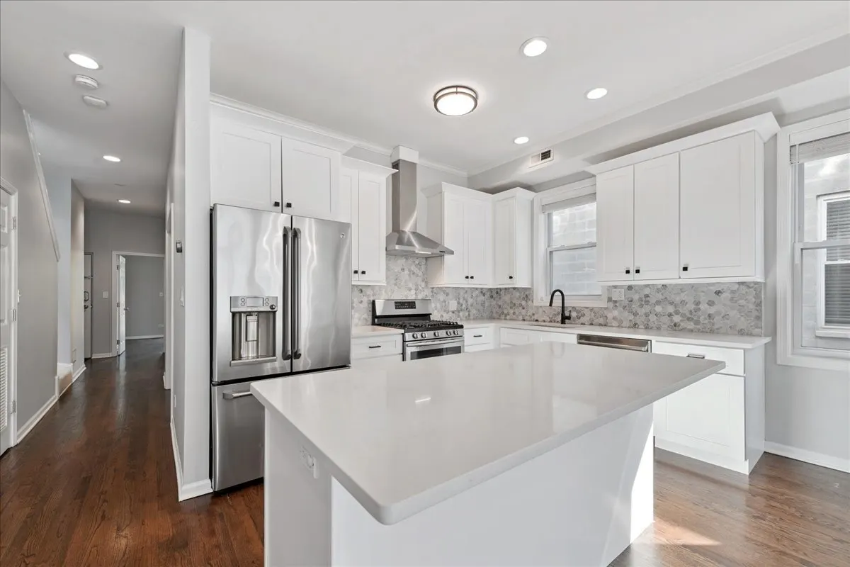 1326 W Belmont Avenue 3E IL
