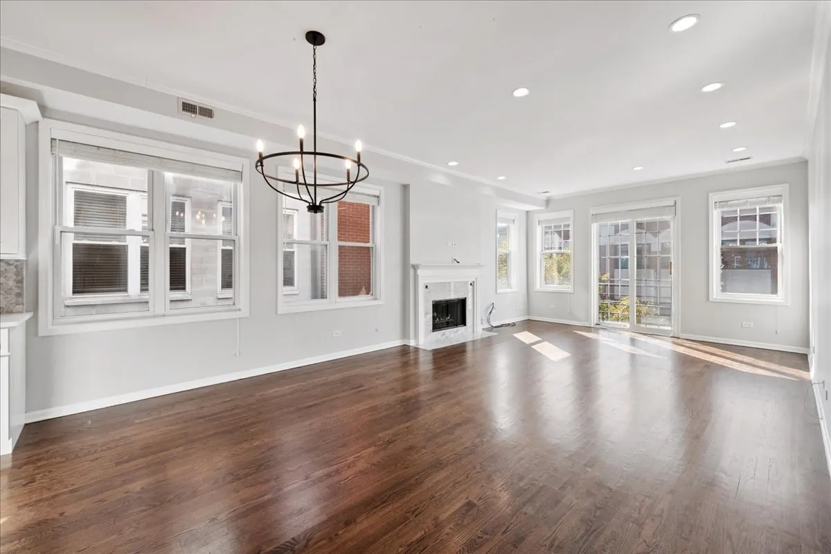 1326 W Belmont Avenue 3E IL
