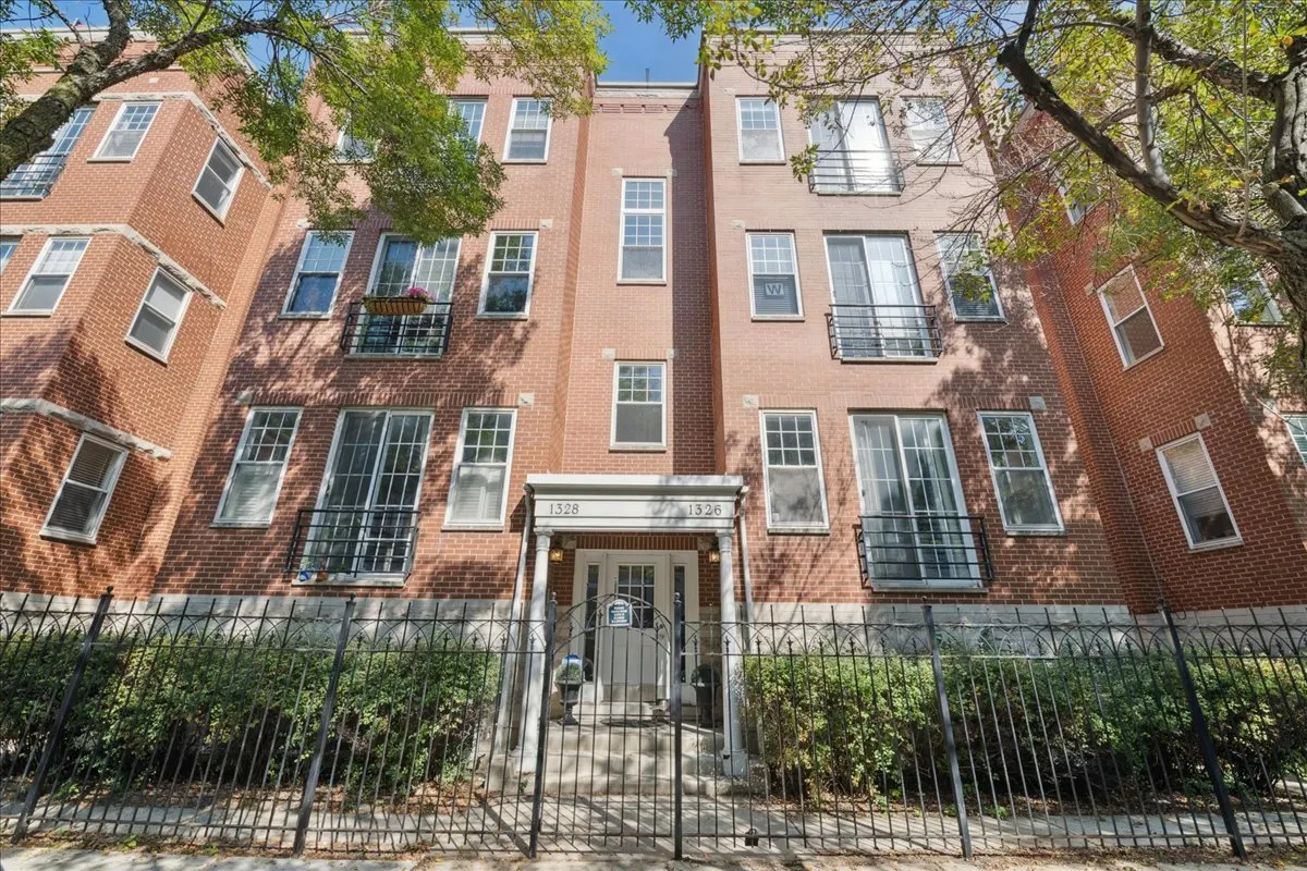 1326 W Belmont Avenue 3E IL